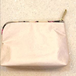Estée Lauder makeup pouch